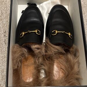 Gucci Black Leather Loafers with Gold Accents and Fur Lining
